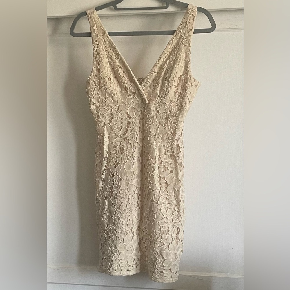 Romeo + Juliet Couture Cream Lace Dress. Pre-Owned.